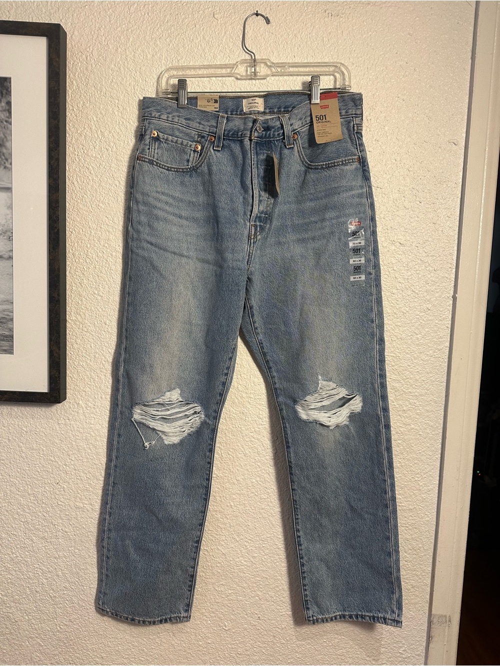 Levi's ladies high rise/straight leg Distressed Jeans - Light Blue